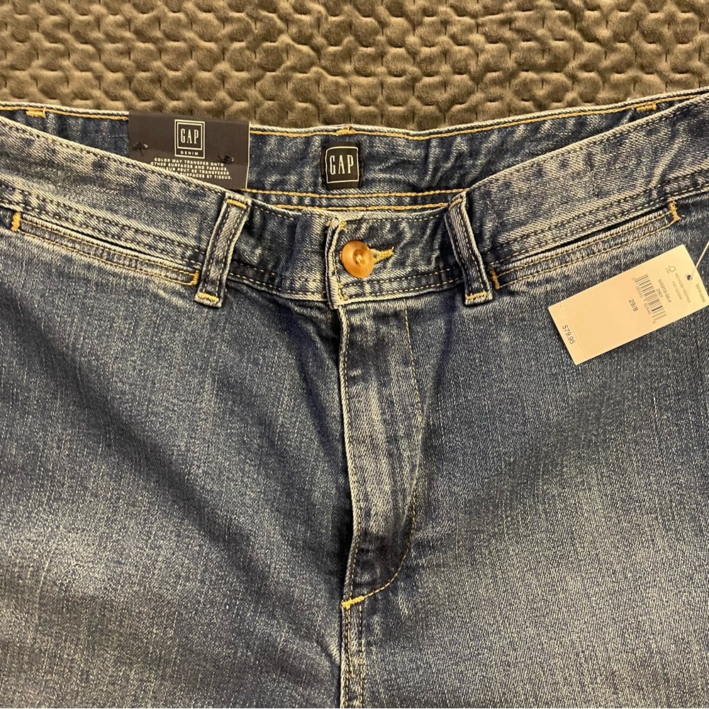 NWT cropped Gap wide leg jeans.  Size 29/8 with 26” inseam - Picture 2 of 5